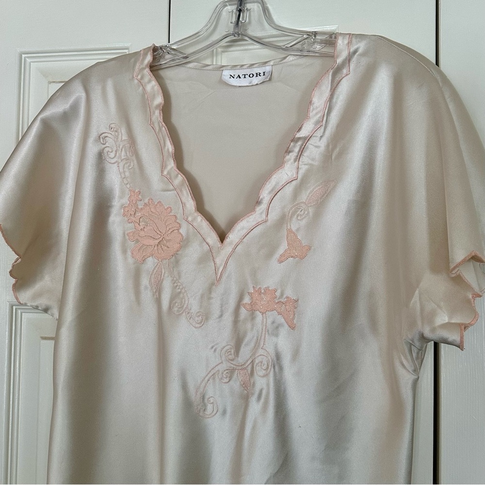 VINTAGE Natori Satin Women's Cream Nightgown with Scallop Detail Fits Medium